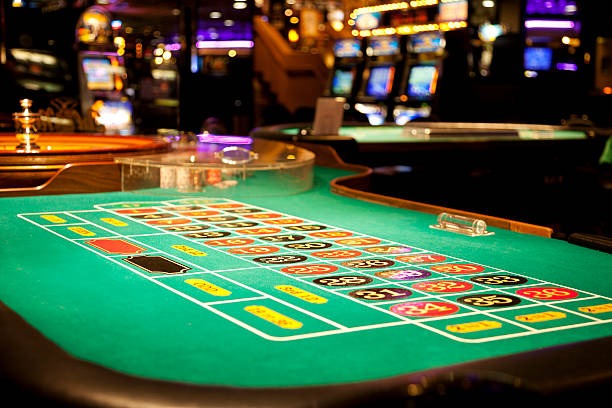 happympo slot app showing live casino games and payment options